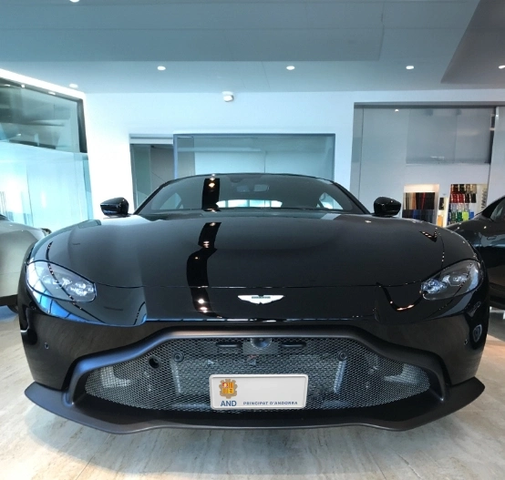 Aston Martin Vantage (1993-2025)